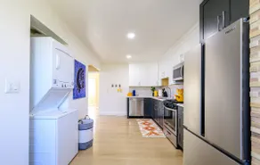 Bright & Modern 2BR Retreat– Stylish & Central - Image 4