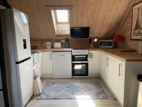 Log Cabin Loft Apartment - Image 3