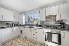 Luxury Tottenham Stadium Retreat - 2 minute walk to stadium - Image 4