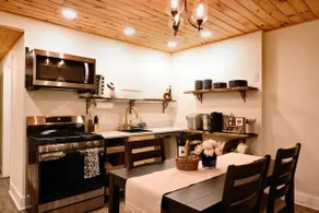 The Aviator: Serene Ambience & Stylish Comfort - Image 3