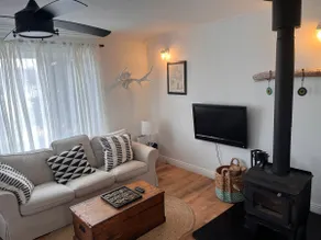 Salmon Cove Beach Cottage - Image 4