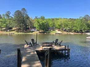 Renovated house directly on Lake Wateree with dock - Image 2