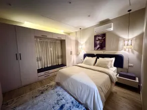 2 Bdr Modern apt with Garden - Image 2