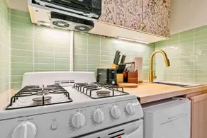 Cedar Room @ WhiteWater / Sleeps 2 / NO FEES! - Image 2