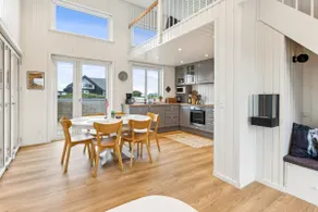 Summer house by the beach - Image 2