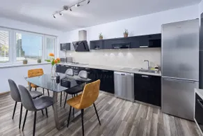 2 Bedrooms, 2 Bathrooms & Garden - Image 3