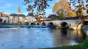 Country house near rivers - Image 3