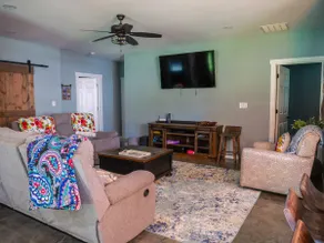 ”Monty's Pad” Lakeside Comfort @ Rough River - Image 3