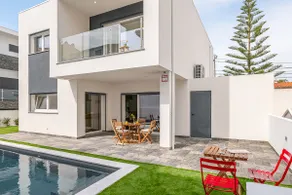 Family house with pool & garden - Image 2