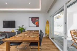 Family house with pool & garden - Image 4