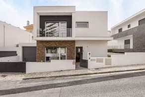 Family house with pool & garden - Image 5