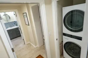Urban Mansion Oasis 1BR Apt - Image 5