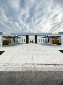Gold'n Retreat | Elegant 3BR Apartment + Parking - Image 2