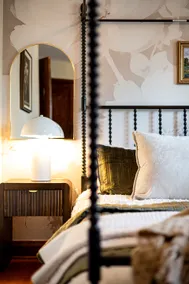 The Oak & Ivy / Stylish Stay Steps from Uptown - Image 4