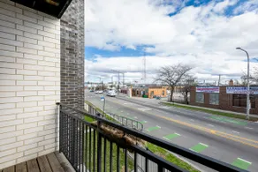 Renovated 3BR Apt w/ In-unit Laundry & Parking - Image 2