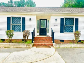 Spacious and Comfortable House in Ballantyne. - Image 2