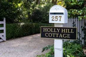 Holly Hill Cottage | Luxury Retreat in Sassafras - Image 3