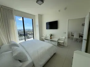 Stunning PH in Heart of Doral - Image 2
