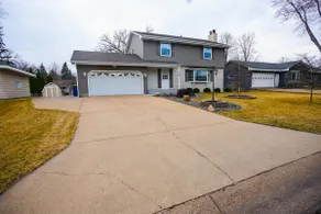 Fridley Family Home 4BR 2.5BA - Image 3