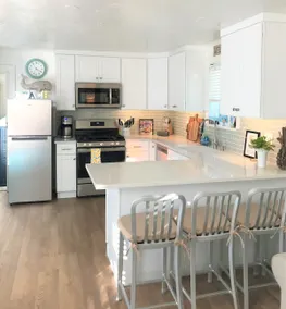 2 bdrm Bungalow 3 blocks from the Beach - Image 4