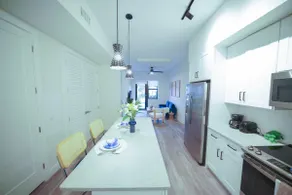 Blue Lagoon 1 Bed/1Bath Free Parking - Image 4