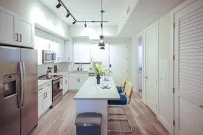 Blue Lagoon 1 Bed/1Bath Free Parking - Image 3