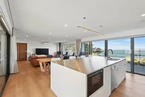 Connellys Bay House - Image 4