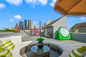 Serene 3 BD | Rooftop, Shuffleboard, 10 mins to DT - Image 2