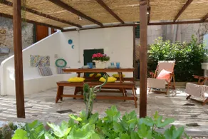 Old town secret garden - Image 2