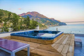 Lastminute Sea Access Villa w/Solarium & Jacuzzi - Image 2