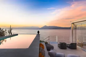 Design house with pool & direct access to the sea - Image 2