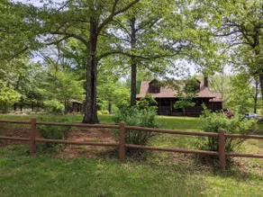 Lovely Cape Cod surrounded by mountains on 6 acres - Image 2