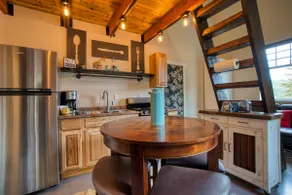 Hangman Valley Loft King Bed Pets WIFI Long Stays - Image 5