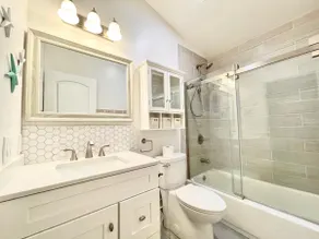 Charming Sunset Beach House *AC/ Steps 2 Beach* - Image 4