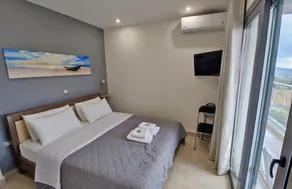 Luxury apartment with sea view at 900 m from beach - Image 3