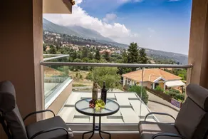 Luxury apartment with sea view at 900 m from beach - Image 2
