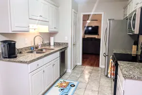 Pet Friendly condo, walk to the Masters - Image 5