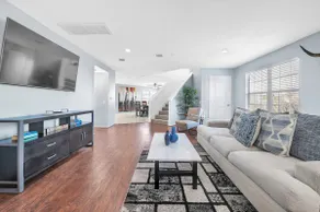 Huge Home Close to DT, Airport, Rainey - Image 3
