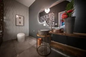 Victorian House in Heart of Rogers Park - Image 4