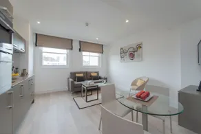 Spacious Studio Suite with 24/7 Reception & Gym - Image 2