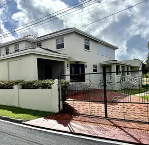 Beautiful house moments from the beach - Image 2
