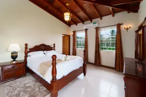 Beautiful house moments from the beach - Image 4