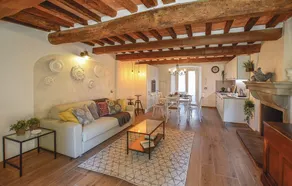Tuscan-style villa - Image 2