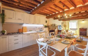 Tuscan-style villa - Image 3