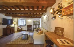 Tuscan-style villa - Image 4