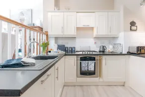Ironbridge View Townhouse - WINNER 2026 UK MOST PICTURESQUE SELF-CATERING HOLIDAY HOME & 2026 SELF-CATERING ACCOMMODATION OF THE YEAR - Image 3