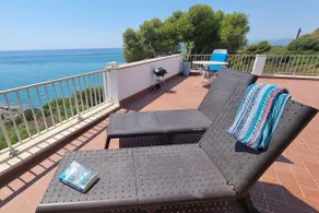 PRIVILEGED APARTMENT AT SEAFRONT. HUGE TERRACE - Image 2