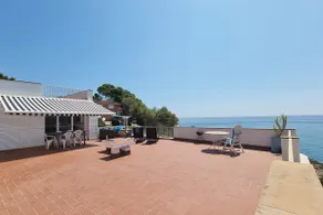 PRIVILEGED APARTMENT AT SEAFRONT. HUGE TERRACE - Image 3