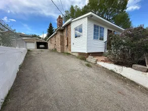 5 Star Cozy modern house all amenities Sleep 6 - Image 4