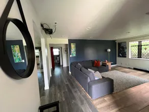 Huge 6 BDRM min to Downtown & Stadiums w/ parking - Image 2